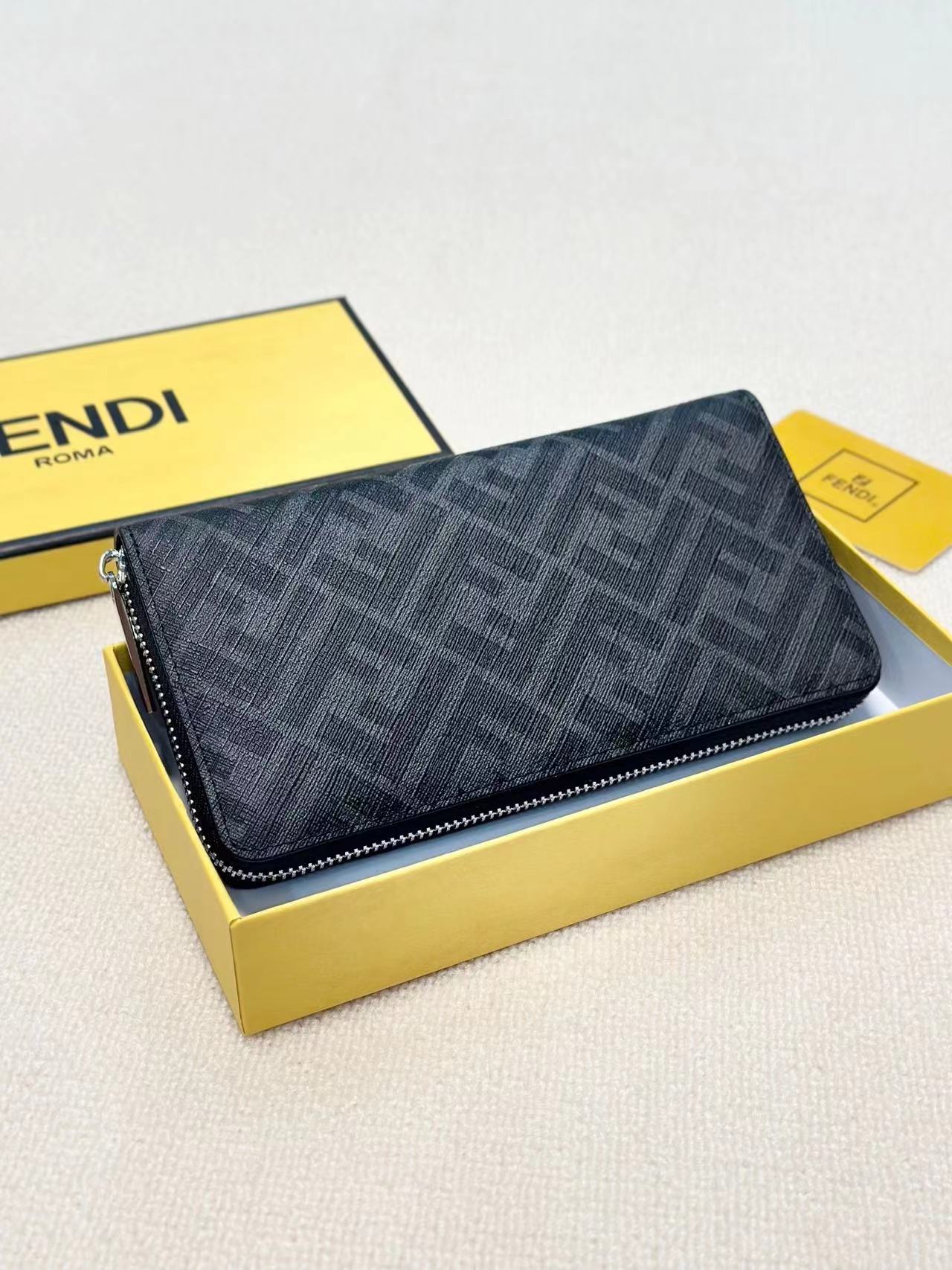 Fendi フェンディ  財布