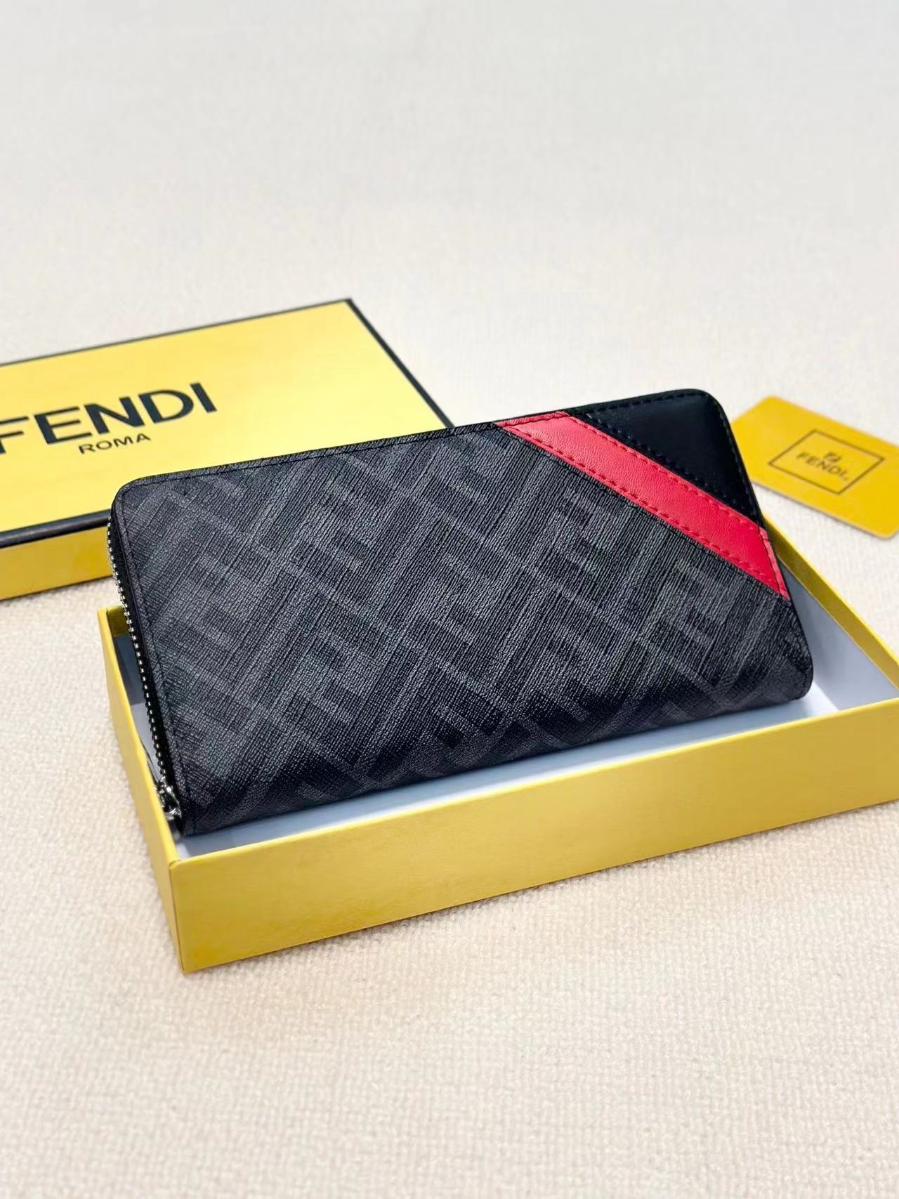 Fendi フェンディ  財布