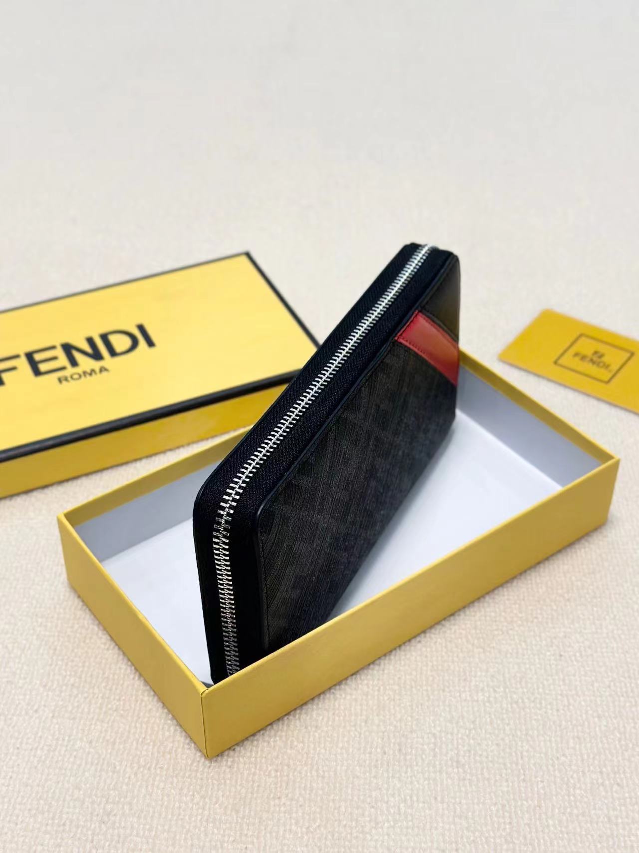 Fendi フェンディ  財布