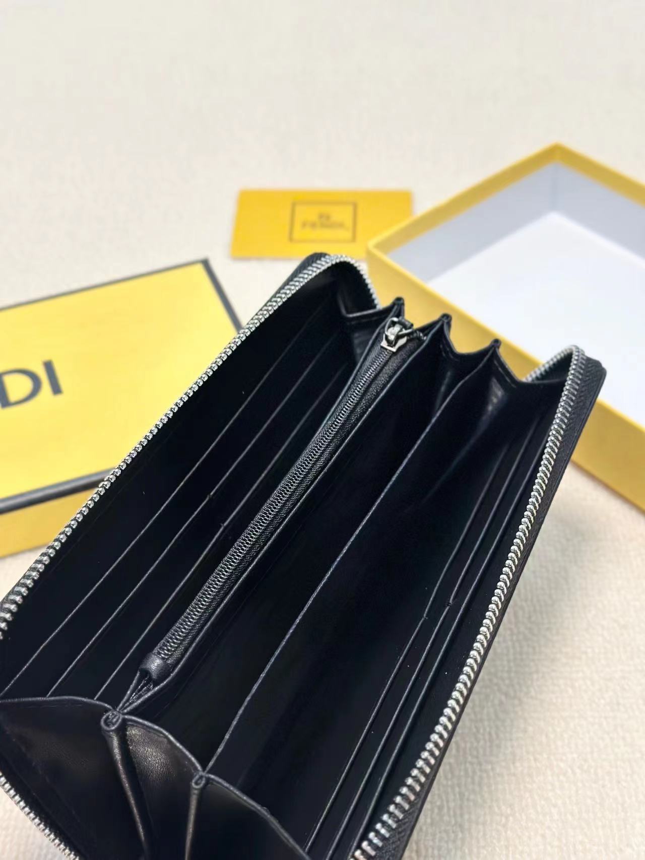 Fendi フェンディ  財布