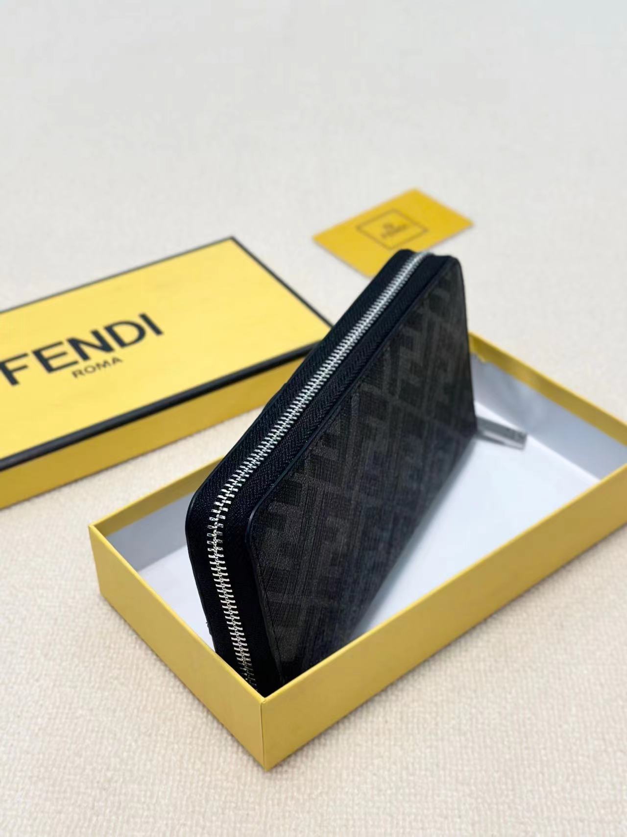 Fendi フェンディ  財布