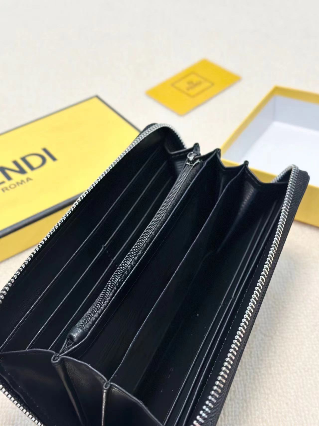Fendi フェンディ  財布