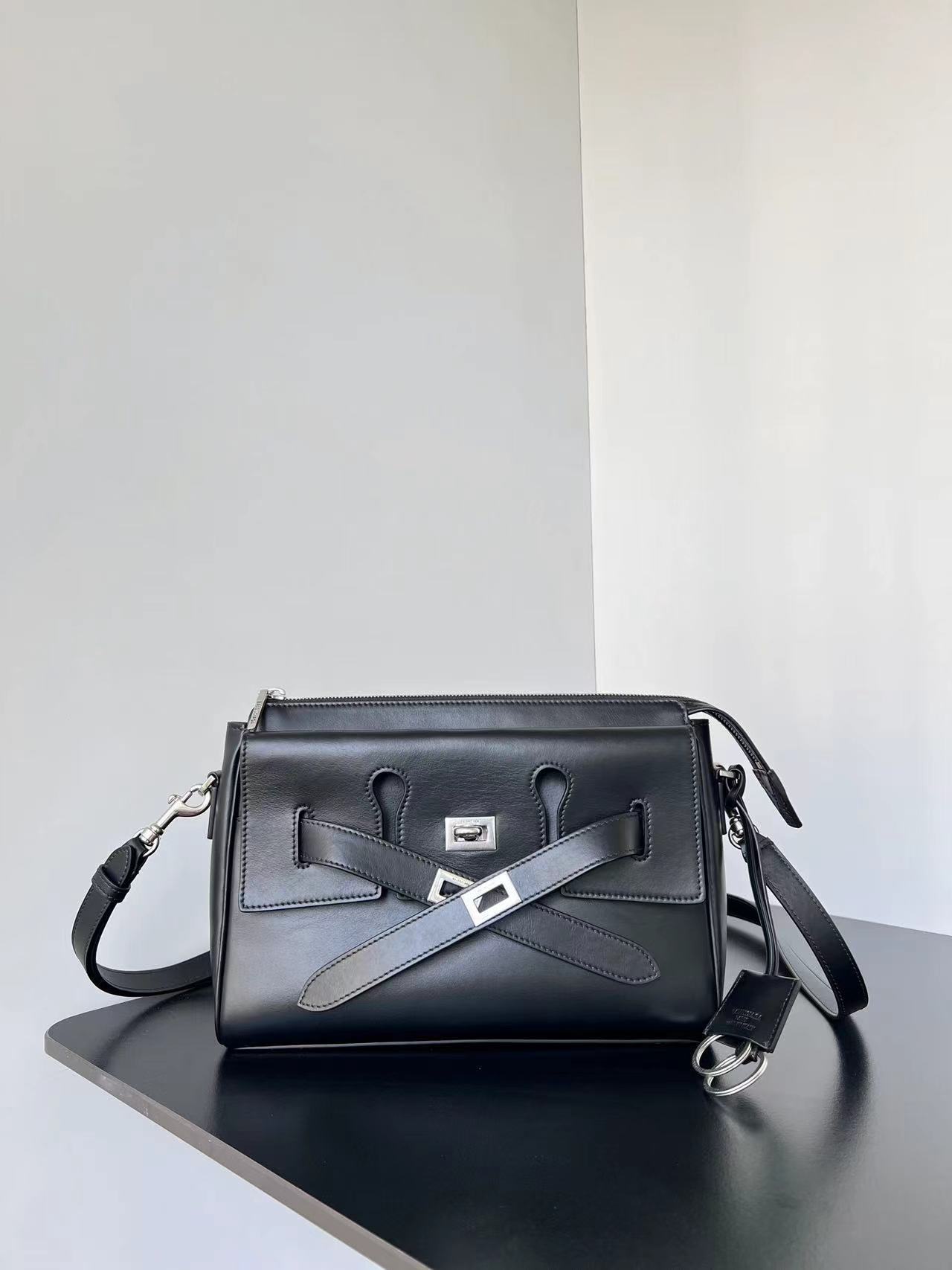 Balenciaga バレンシアガ  バッグ