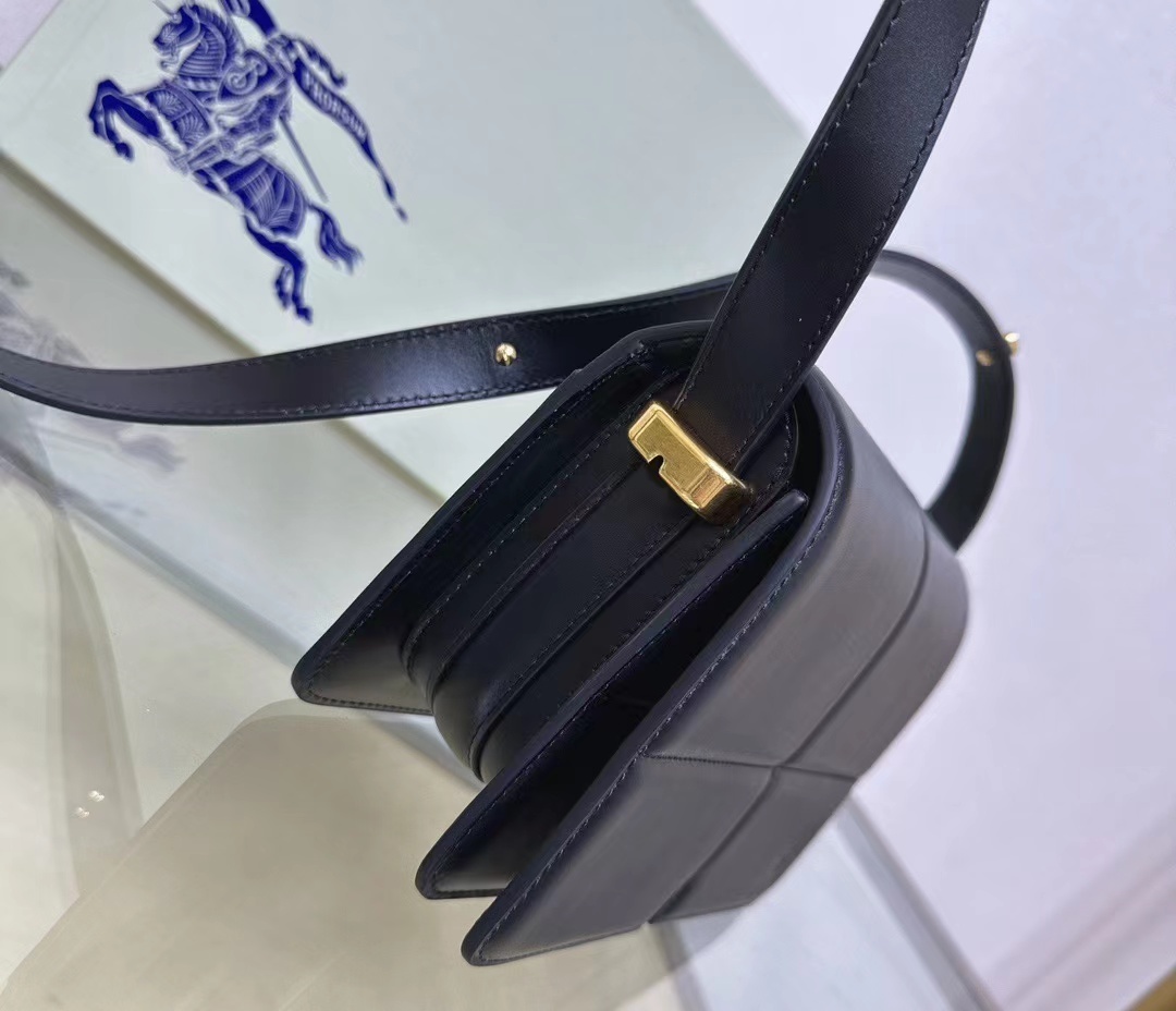 Burberry バーバリー  バッグ