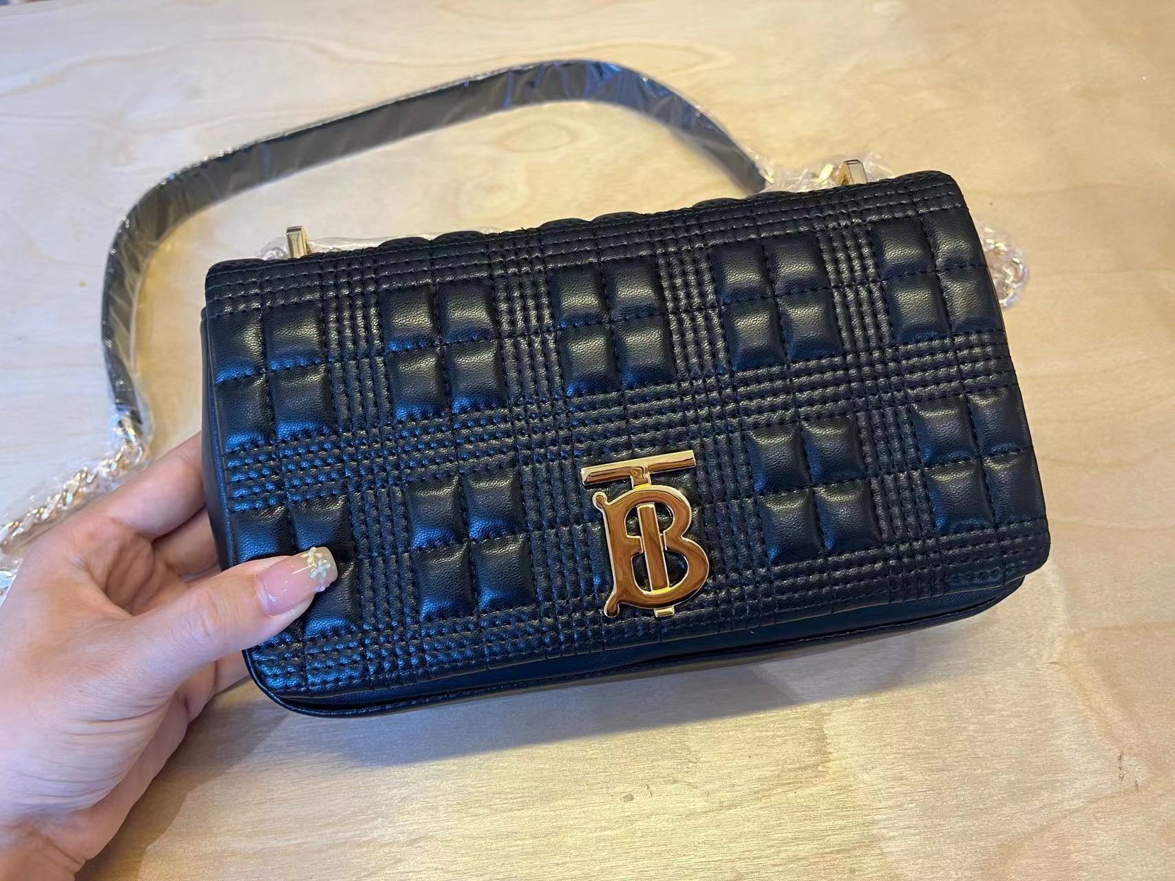 Burberry バーバリー  バッグ