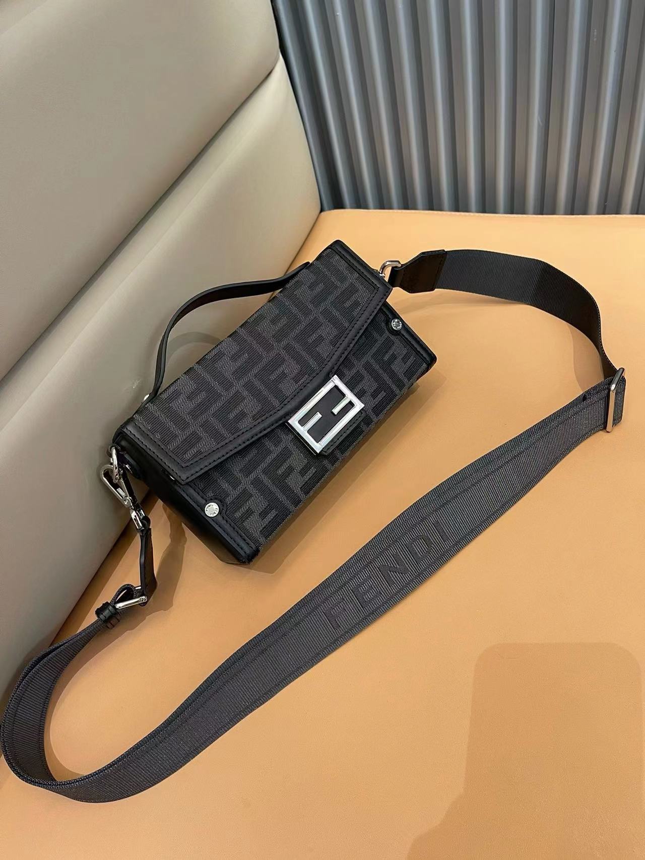 Fendi フェンディ  バッグ