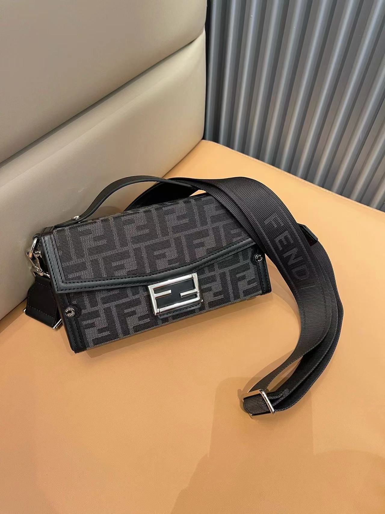 Fendi フェンディ  バッグ