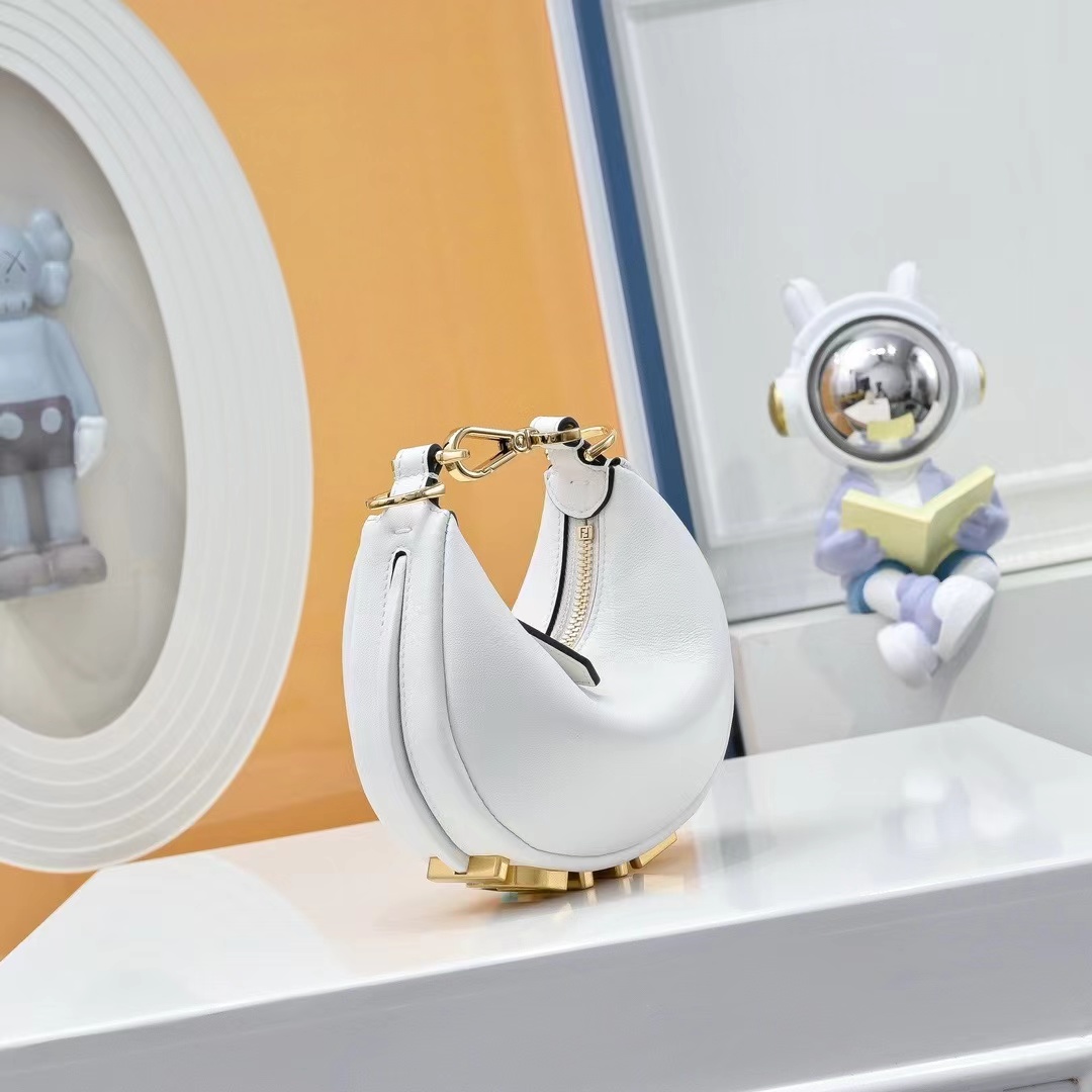 Fendi フェンディ  バッグ