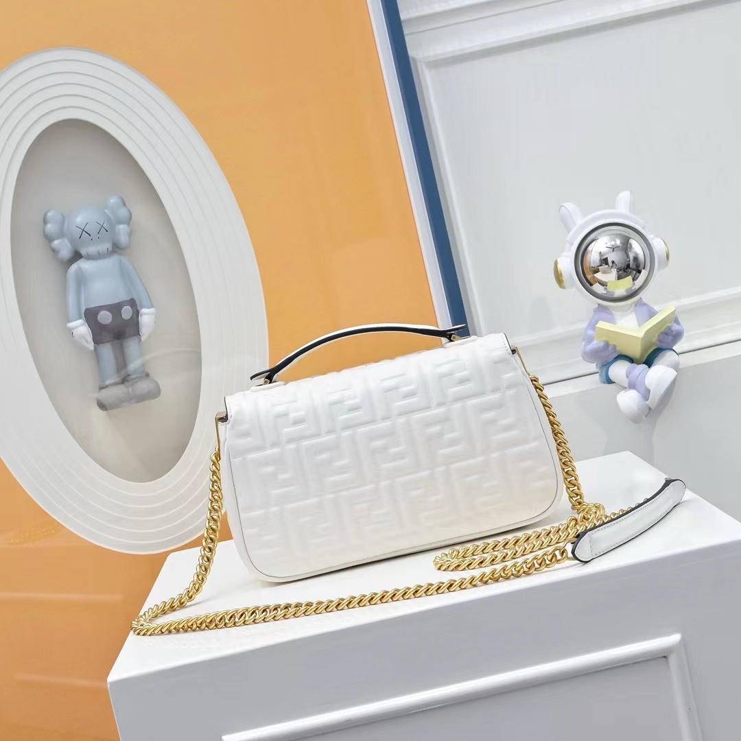 Fendi フェンディ  バッグ