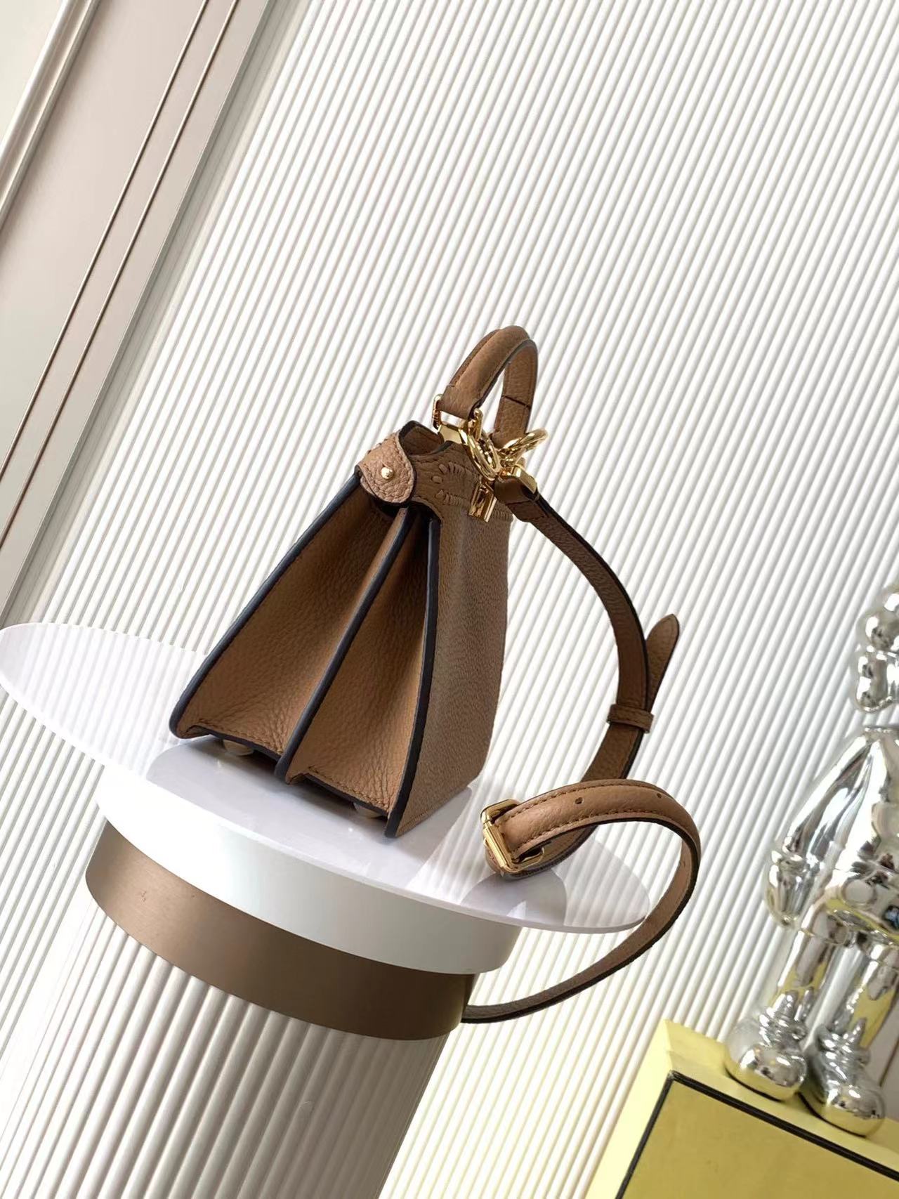 Fendi フェンディ  バッグ