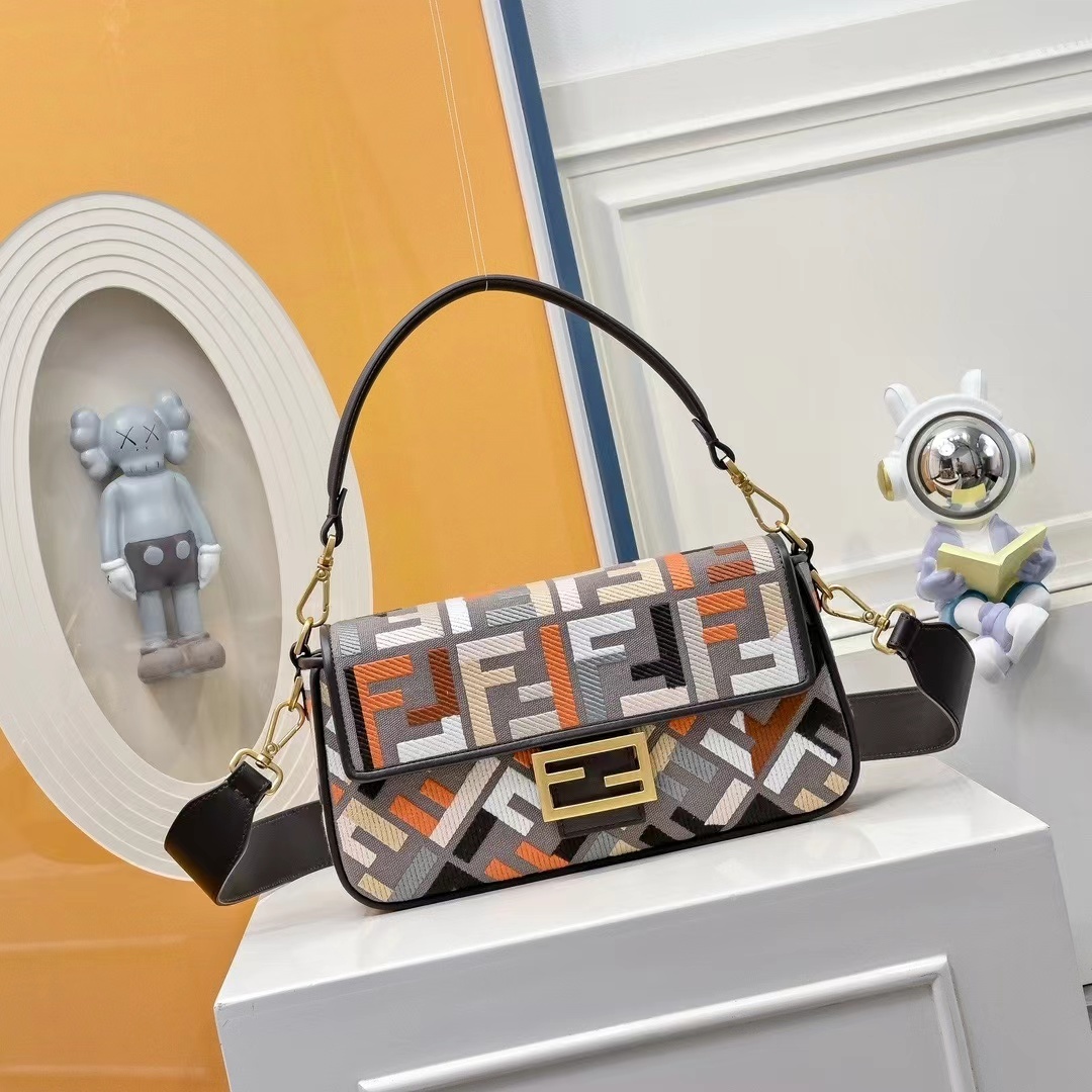 Fendi フェンディ  バッグ