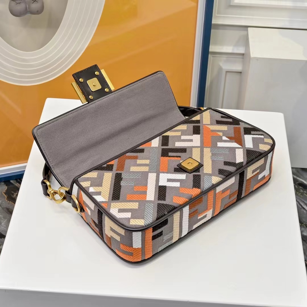 Fendi フェンディ  バッグ
