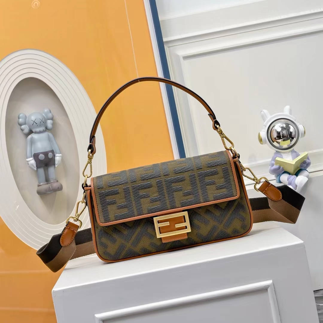 Fendi フェンディ  バッグ
