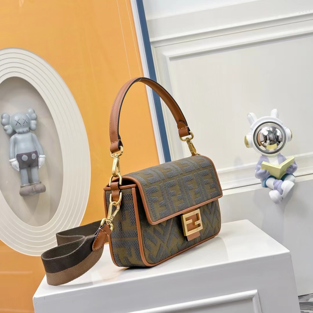 Fendi フェンディ  バッグ