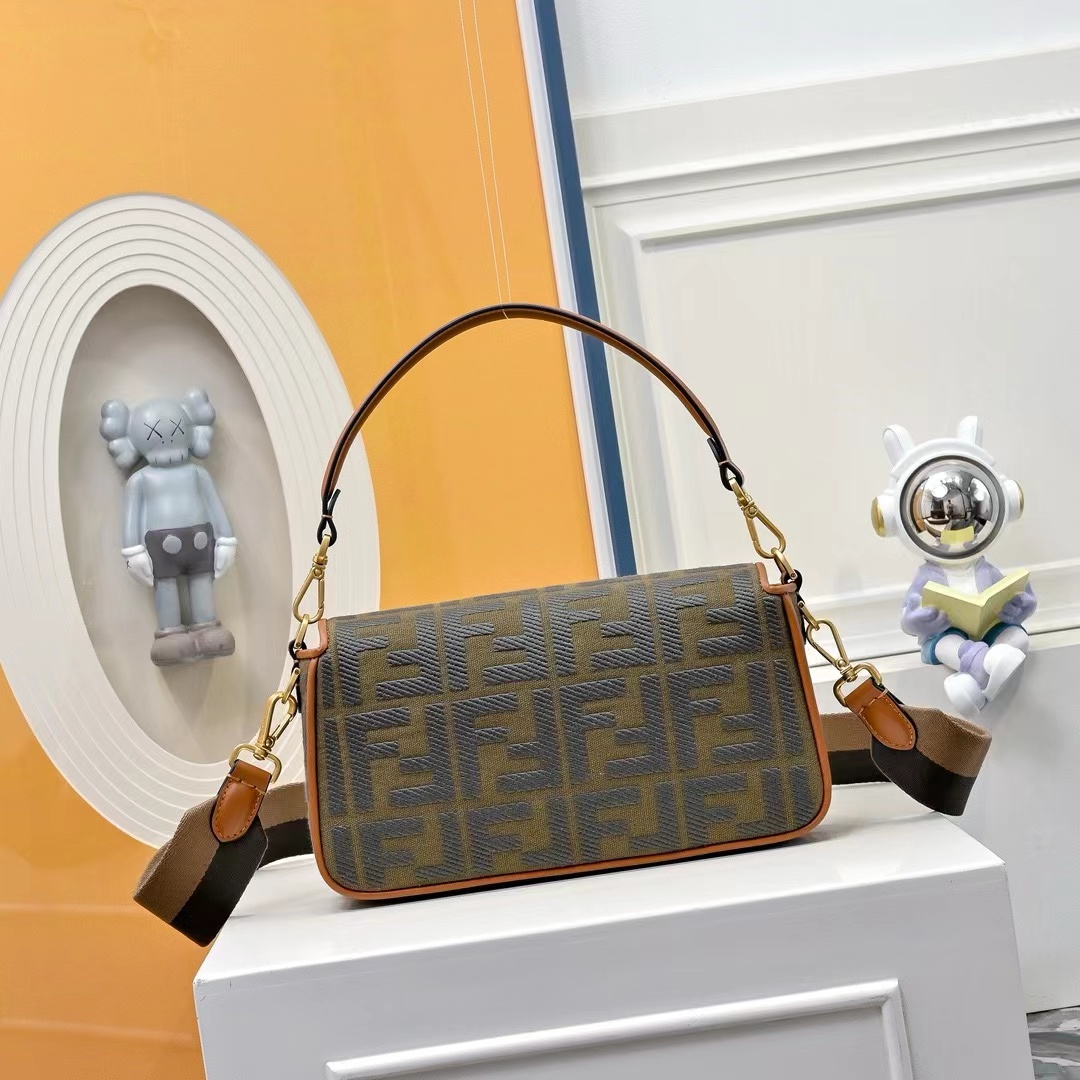 Fendi フェンディ  バッグ