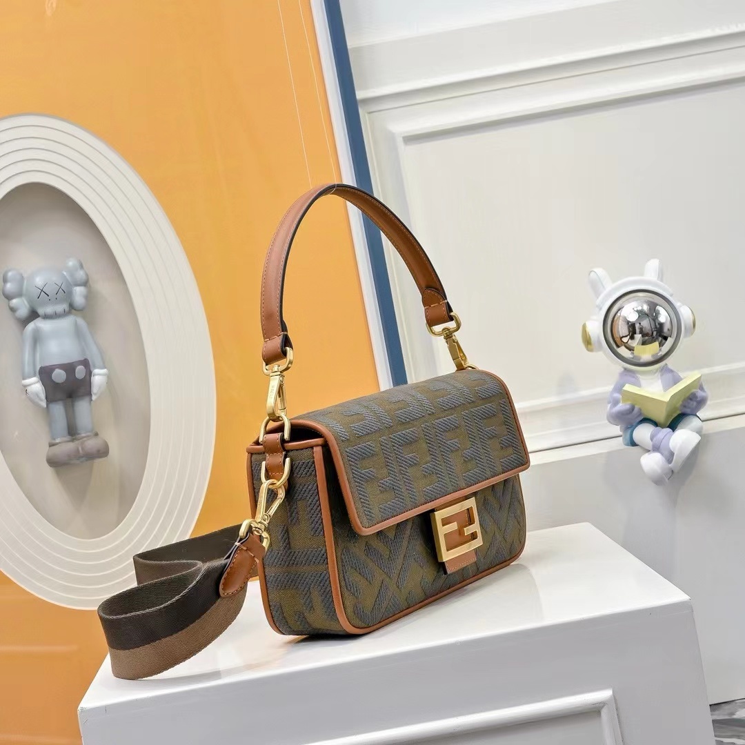 Fendi フェンディ  バッグ