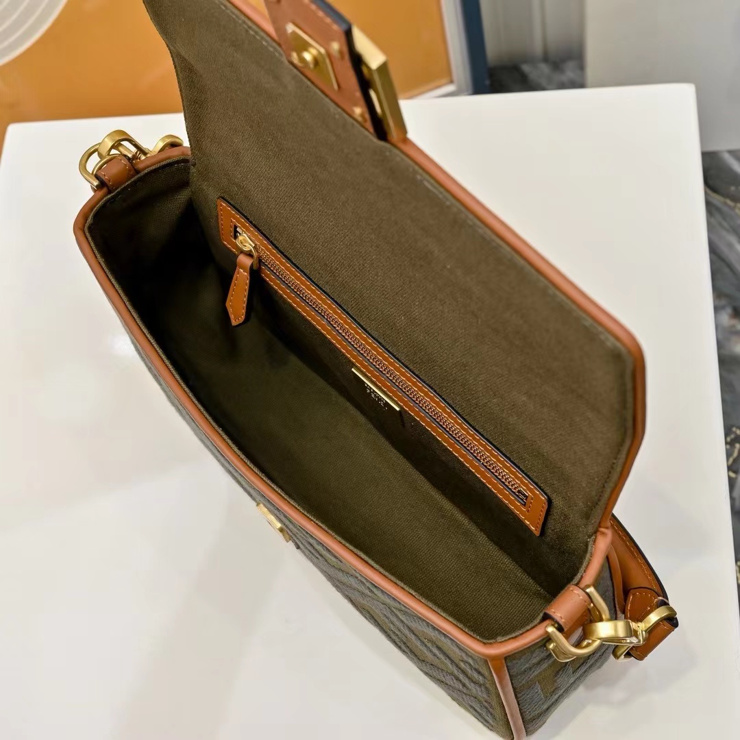 Fendi フェンディ  バッグ