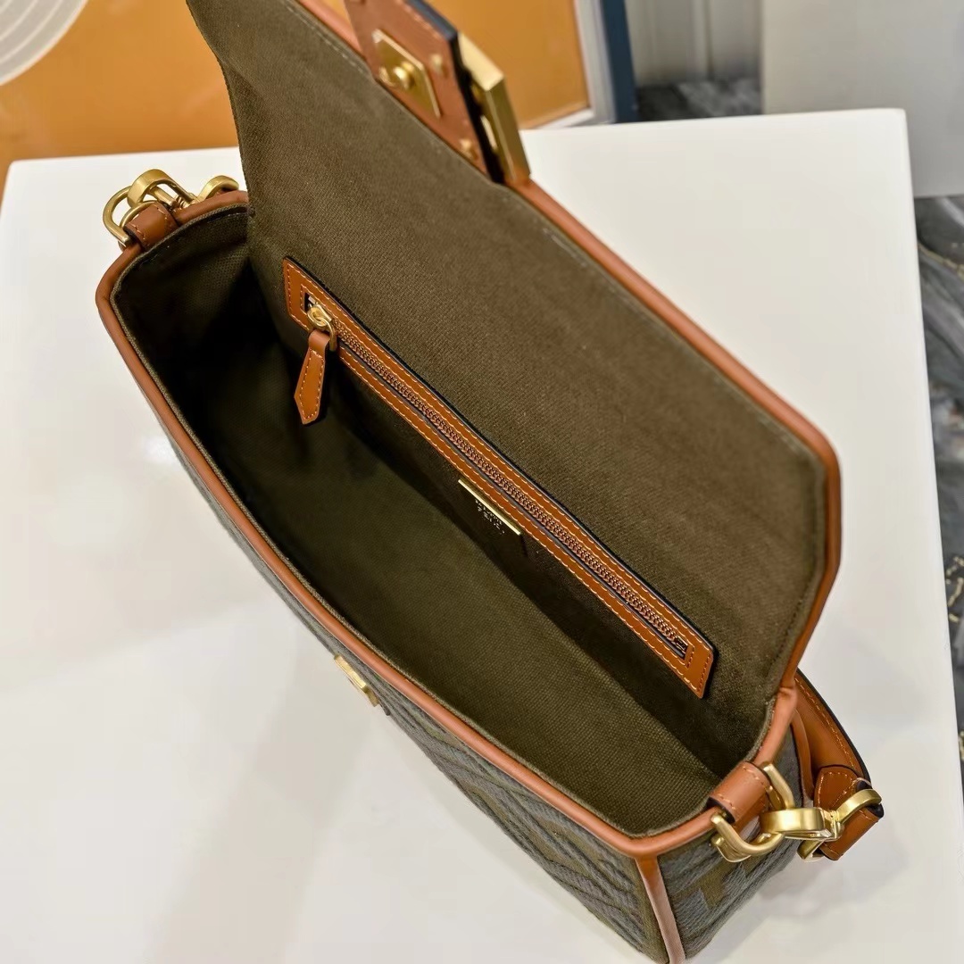 Fendi フェンディ  バッグ