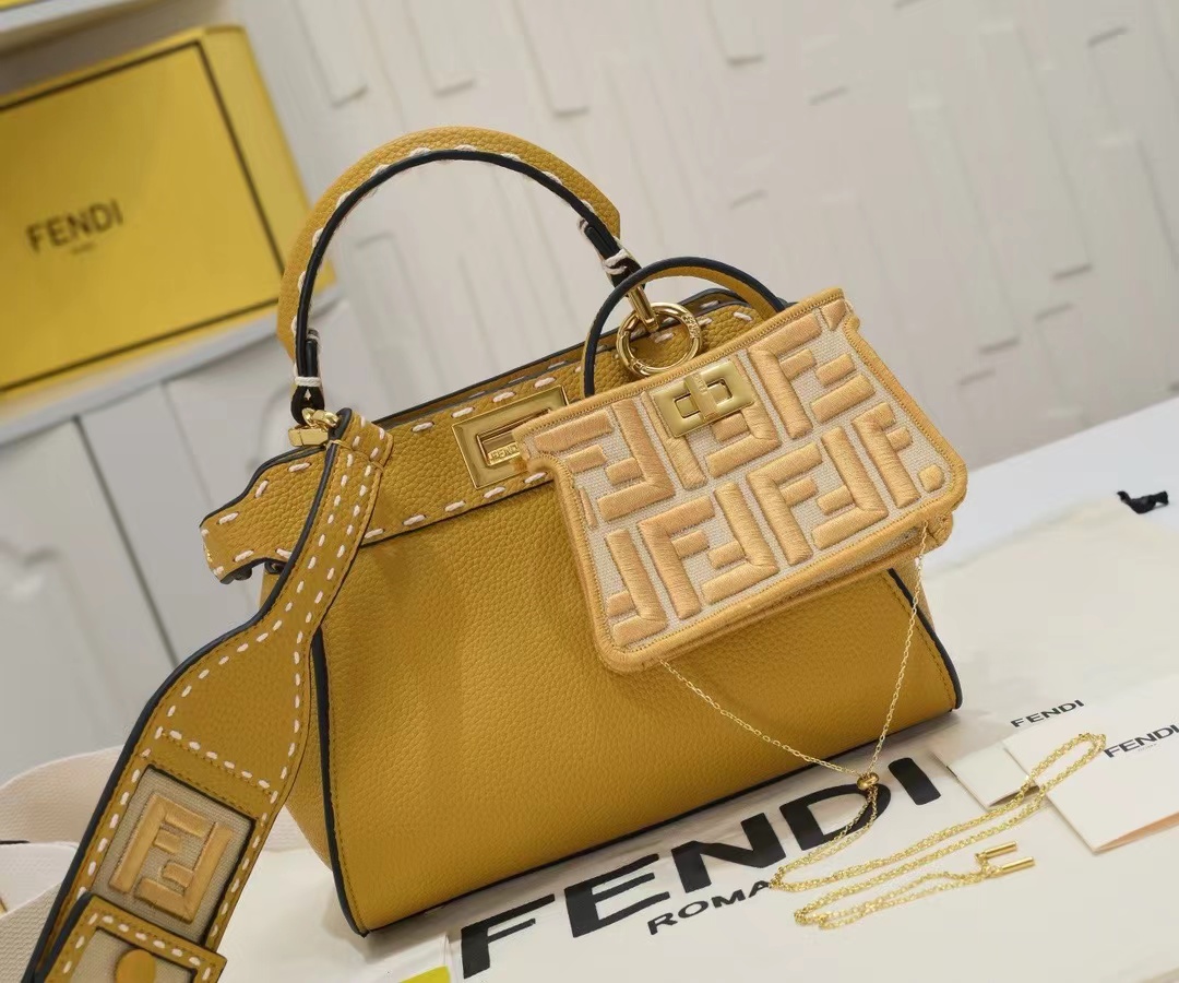 Fendi フェンディ  バッグ