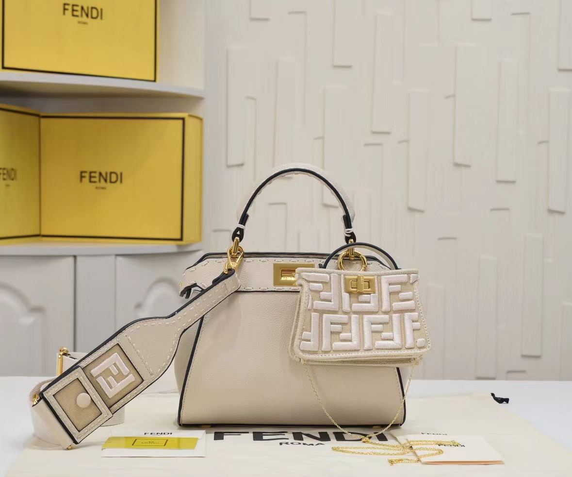 Fendi フェンディ  バッグ