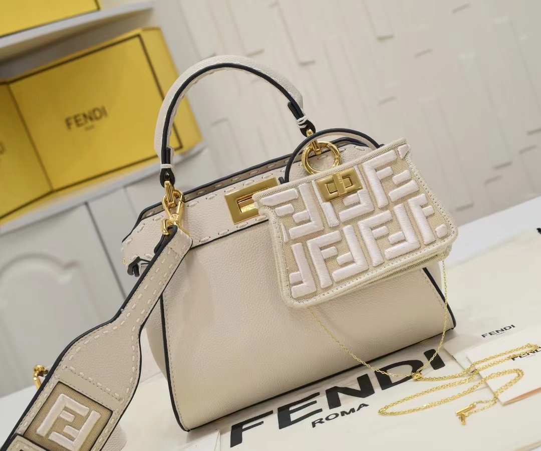 Fendi フェンディ  バッグ