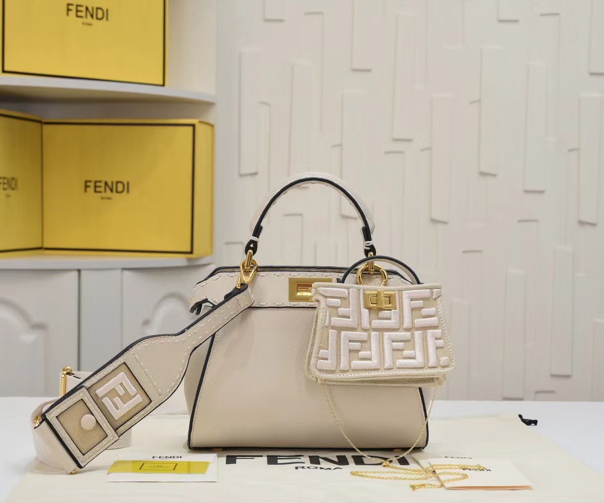 Fendi フェンディ  バッグ