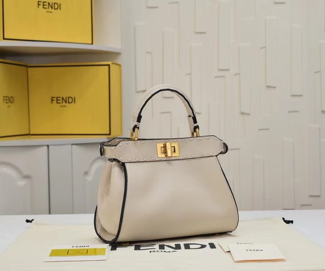 Fendi フェンディ  バッグ