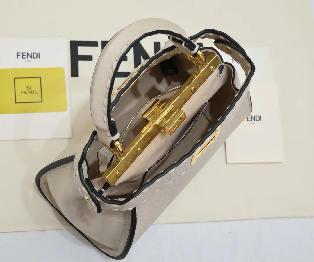 Fendi フェンディ  バッグ