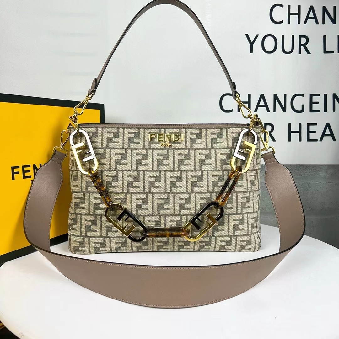 Fendi フェンディ  バッグ