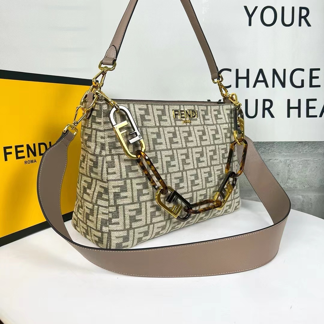 Fendi フェンディ  バッグ