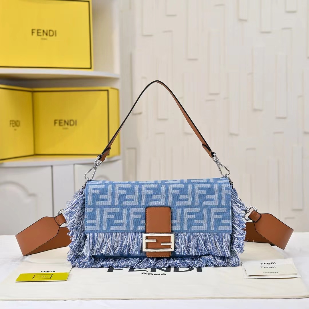 Fendi フェンディ  バッグ