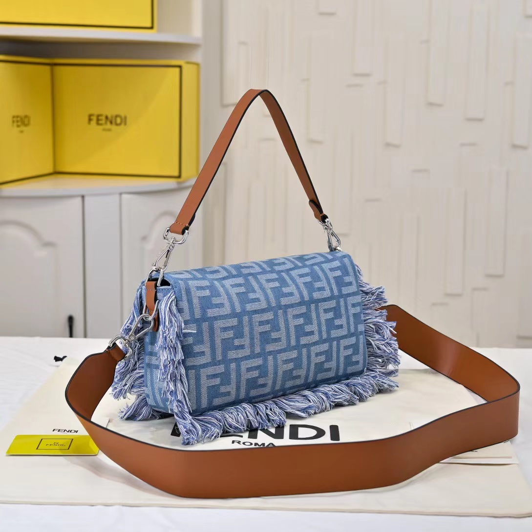 Fendi フェンディ  バッグ