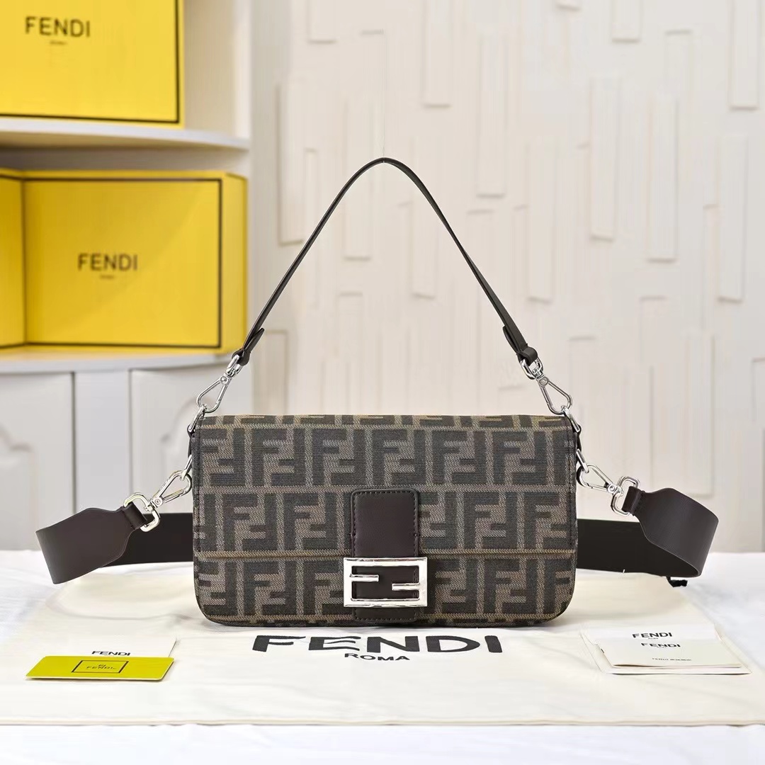 Fendi フェンディ  バッグ