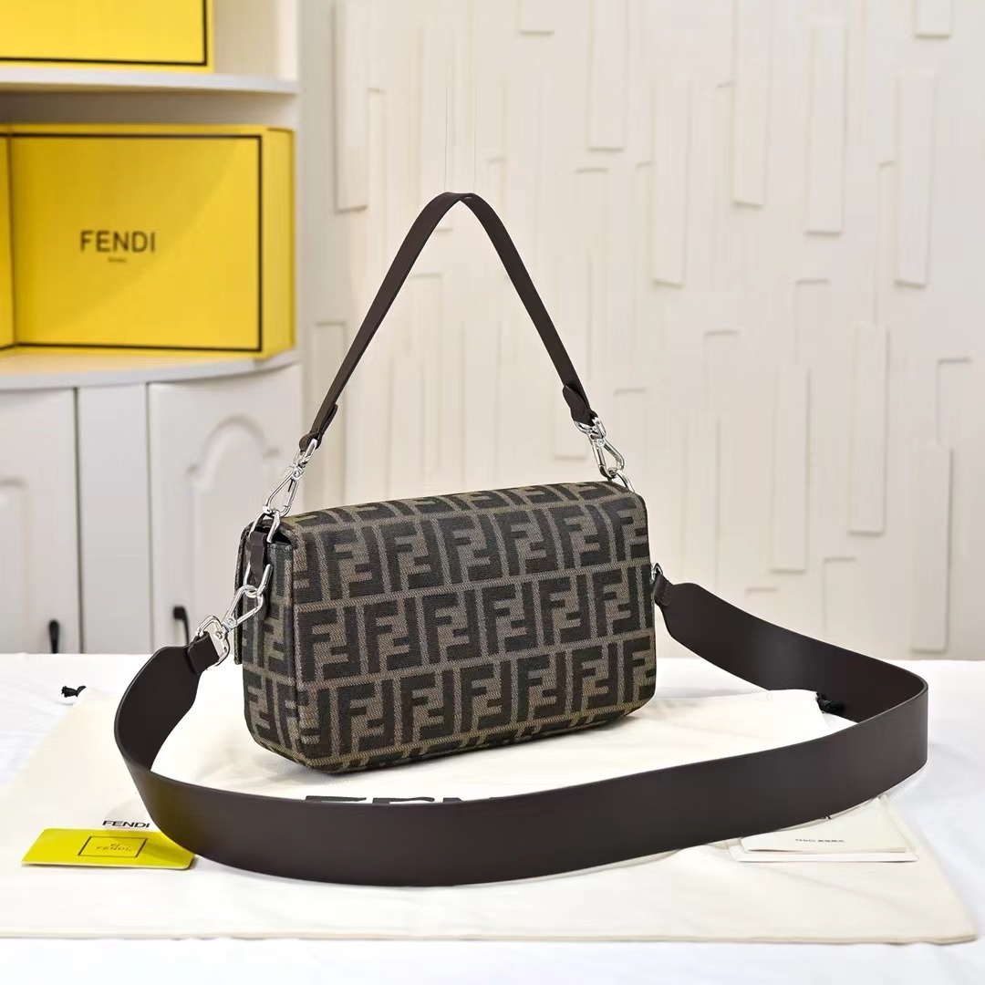 Fendi フェンディ  バッグ