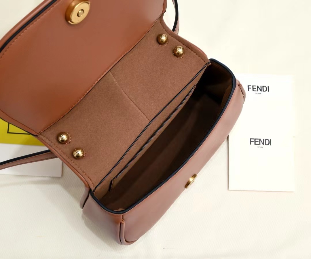 Fendi フェンディ  バッグ
