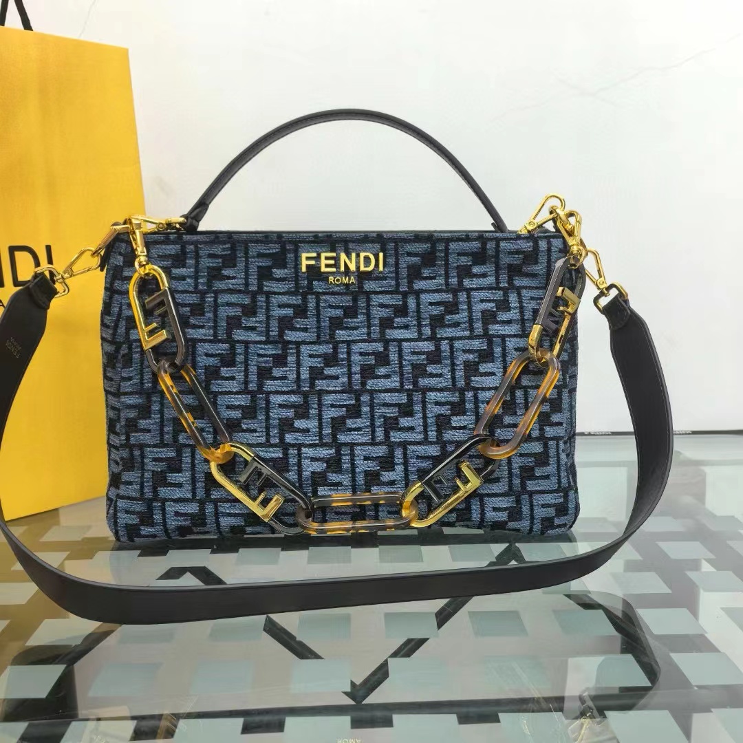 Fendi フェンディ  バッグ