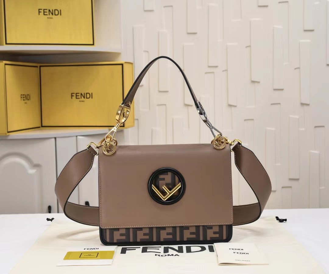 Fendi フェンディ  バッグ