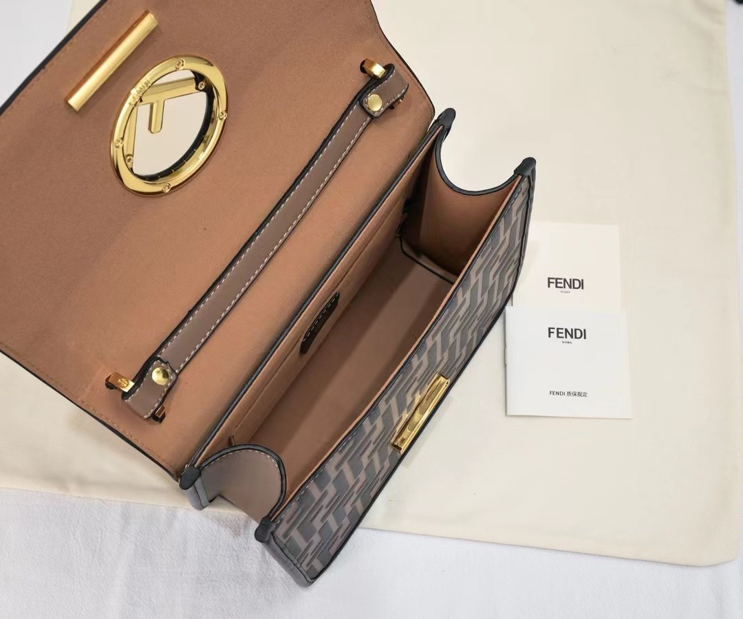 Fendi フェンディ  バッグ