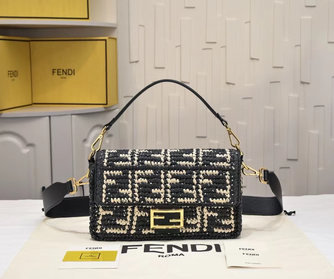 Fendi フェンディ  バッグ