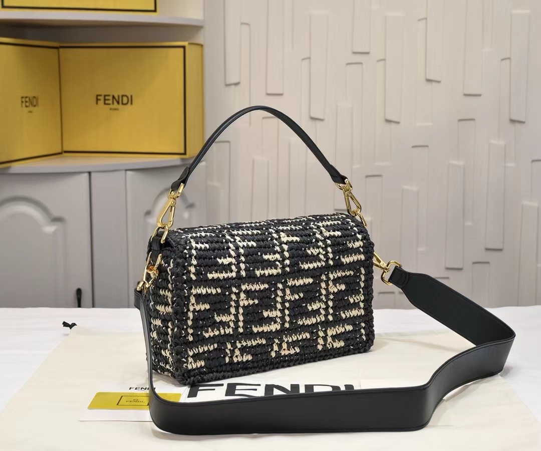 Fendi フェンディ  バッグ