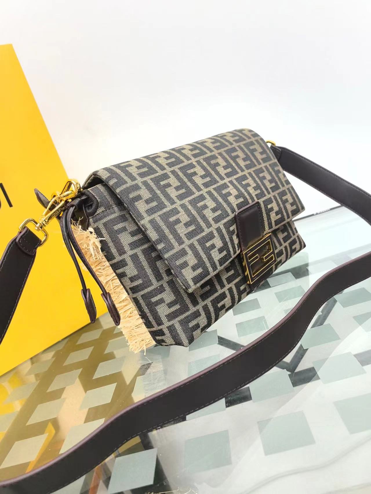 Fendi フェンディ  バッグ