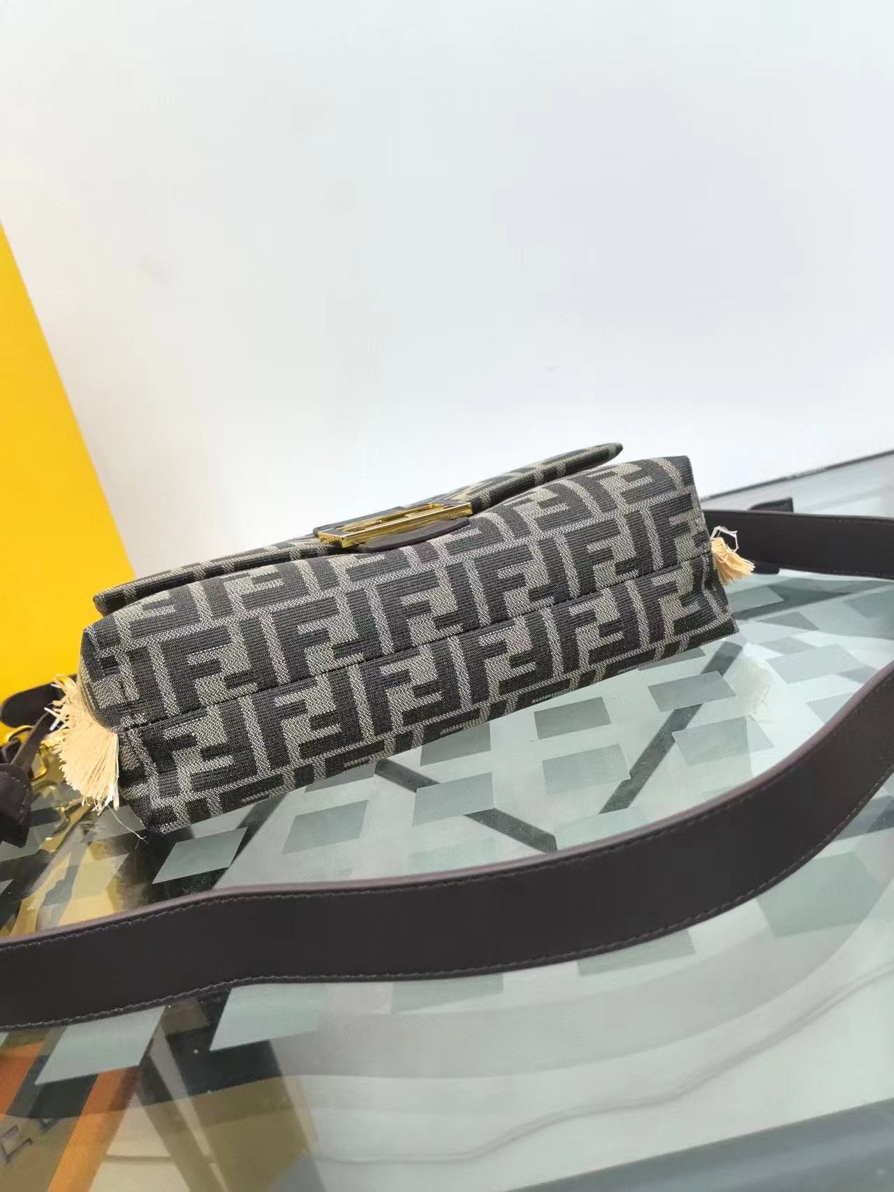 Fendi フェンディ  バッグ