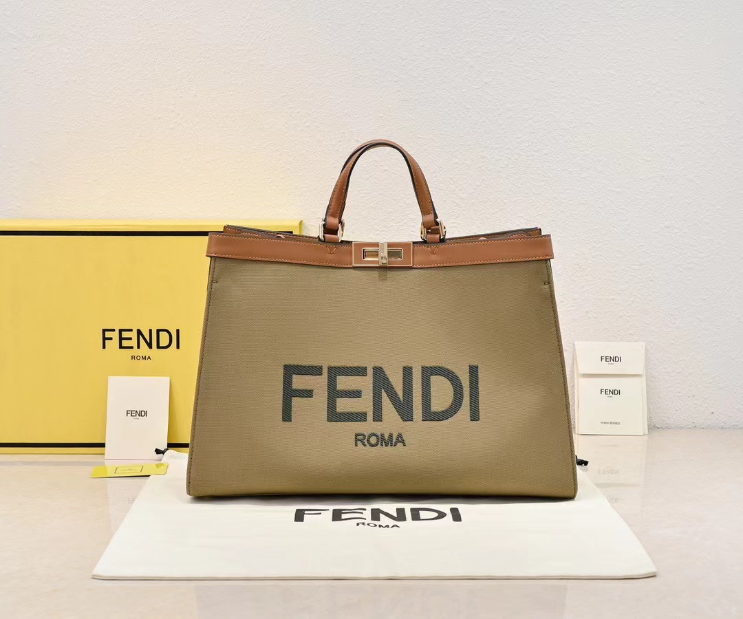 Fendi フェンディ  バッグ