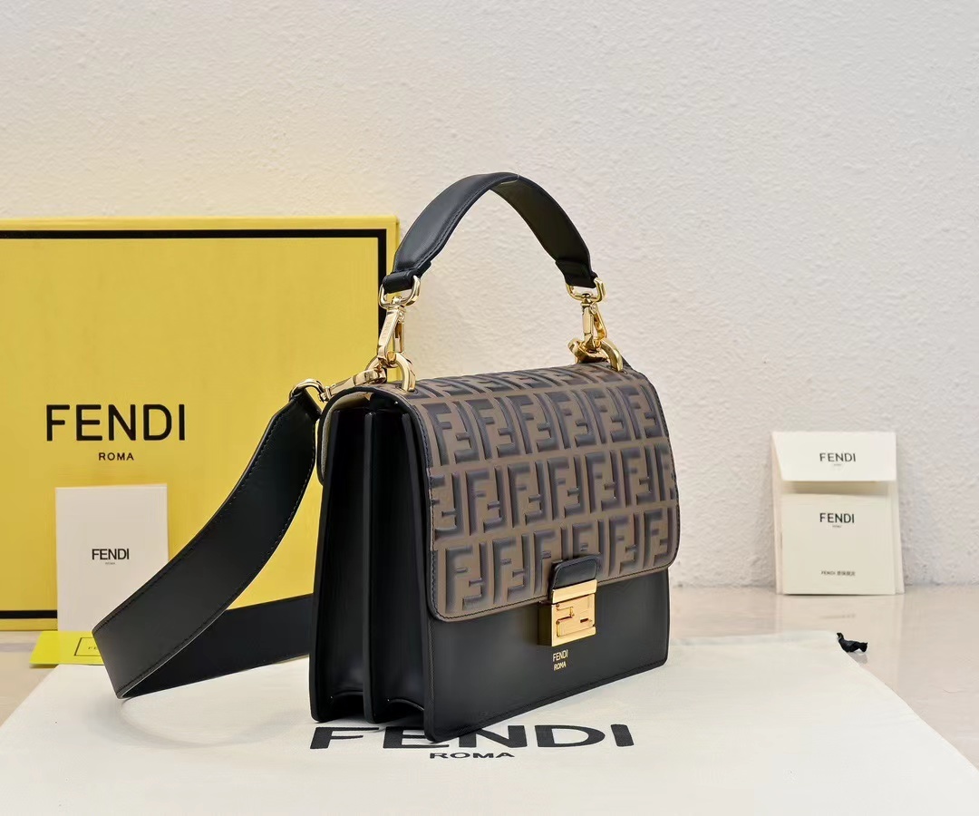 Fendi フェンディ  バッグ