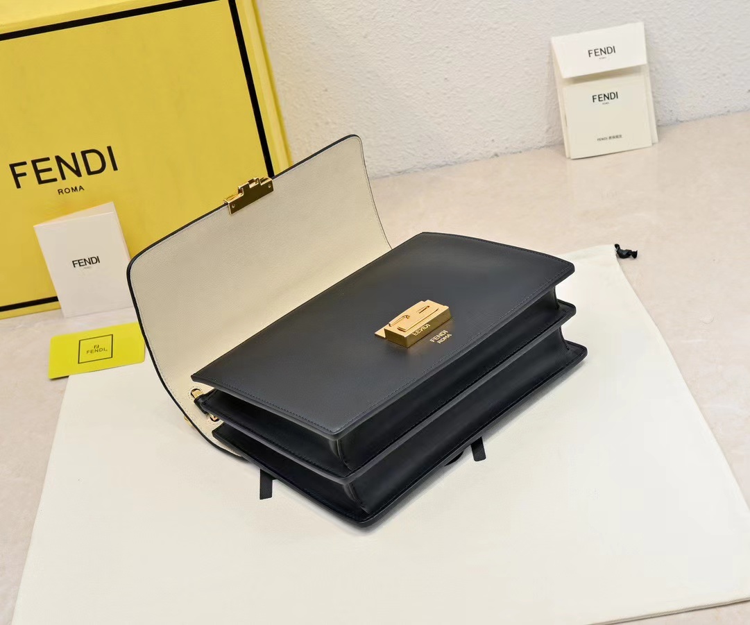 Fendi フェンディ  バッグ