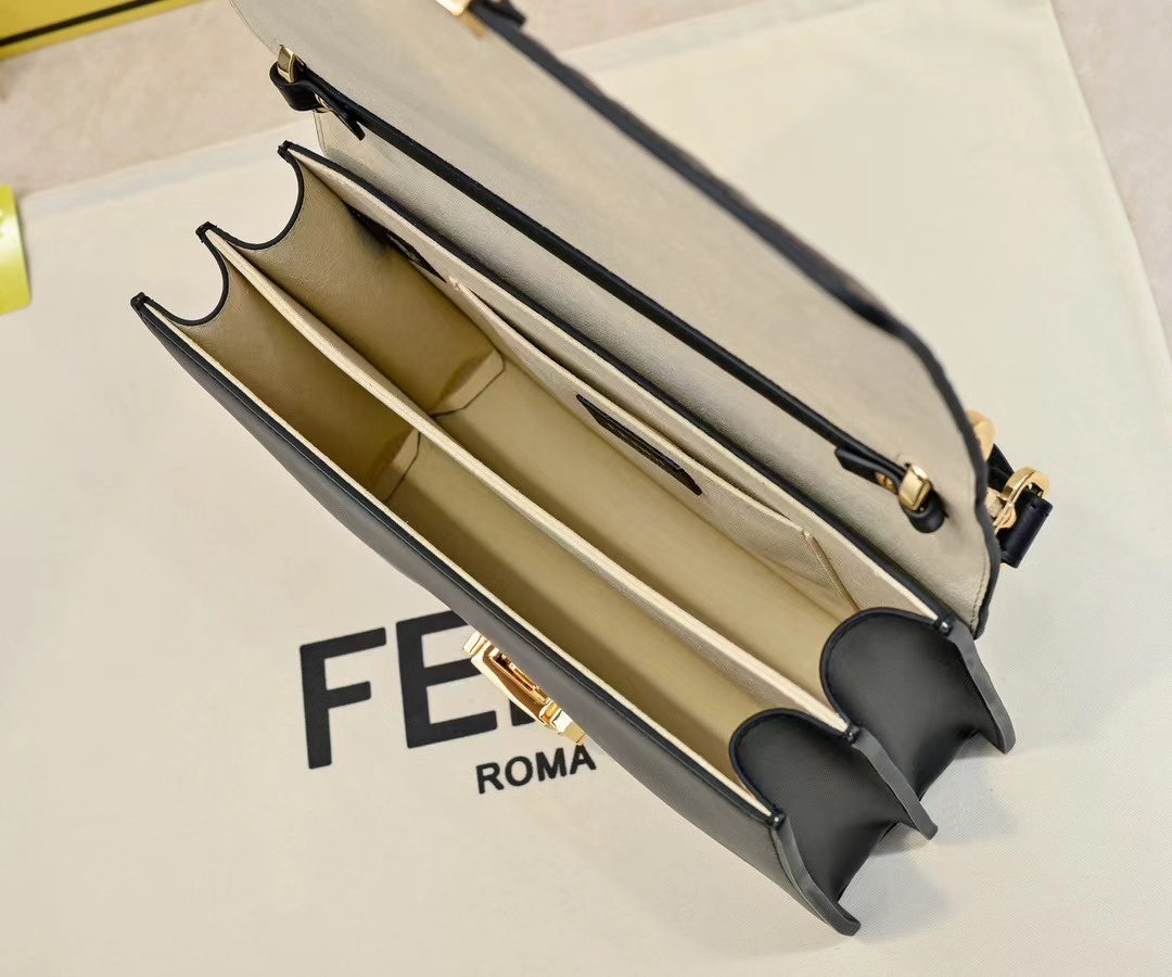 Fendi フェンディ  バッグ