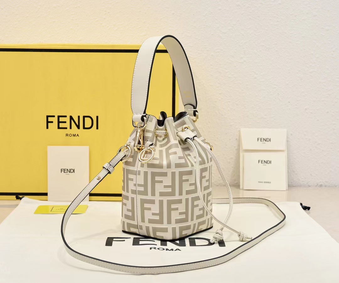 Fendi フェンディ  バッグ