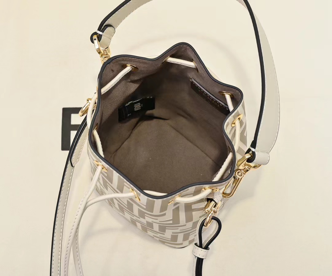 Fendi フェンディ  バッグ