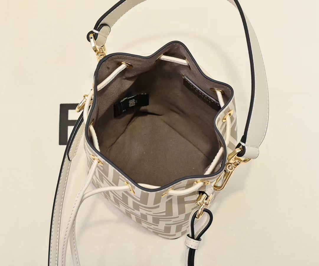 Fendi フェンディ  バッグ