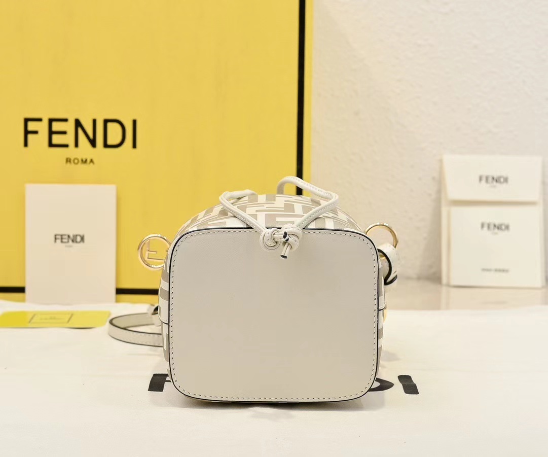 Fendi フェンディ  バッグ